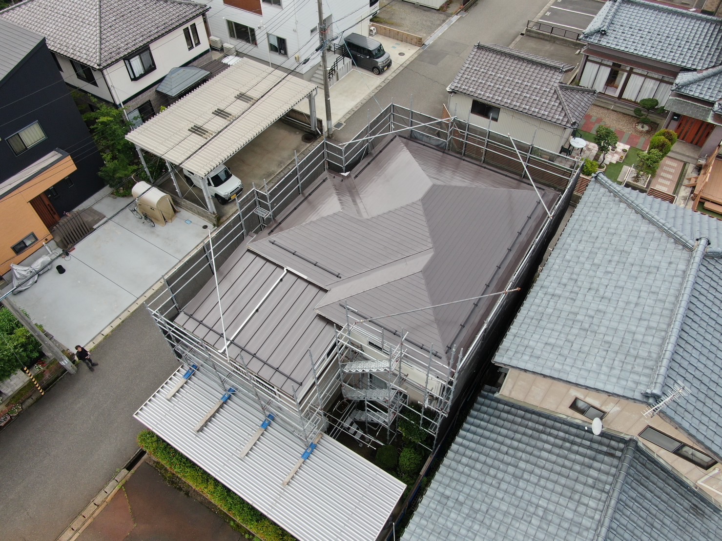 新潟市中央区にて金属屋根からガルバリウム鋼板屋根へ張替え工事画像